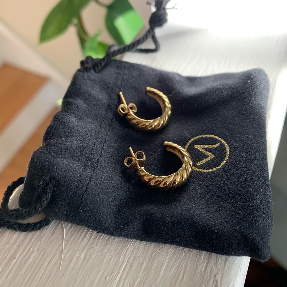 Mejuri Small Croissant Dome Earrings